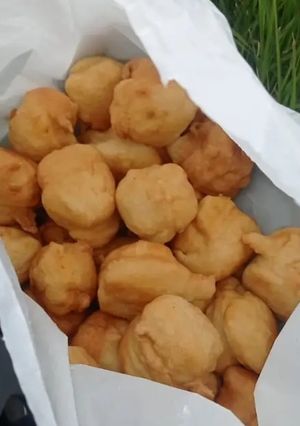 Una foto de Buñuelos salados de ajo 🧄