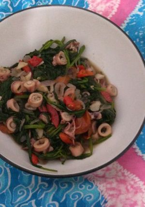 Foto resep Tumis kangkung dengan cumi asin