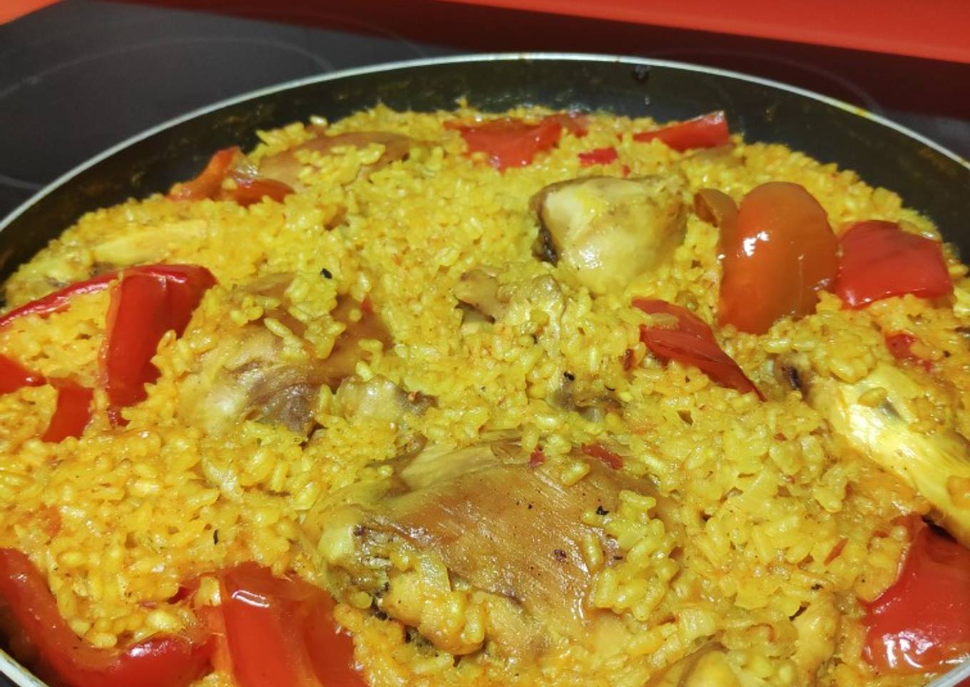 Arroz con pollo (paella)
