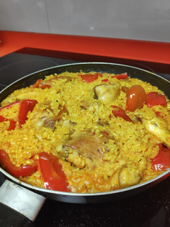 Una foto de Arroz con pollo (paella)