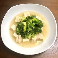รูปของ •Mun Tofu Brocolli• by Dapur Itha