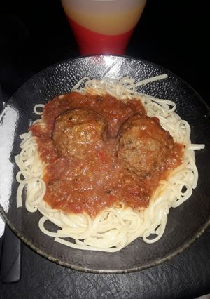 Una foto de Albóndigas con spaguethis(para 4 personas)