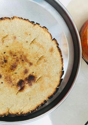 ભાખરી (Bhakhri Recipe In Gujarati) રેસીપી મુખ્ય ફોટો