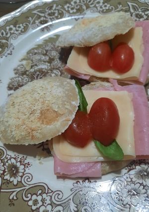 Una foto de Pancitos chatos rellenos