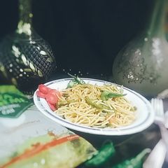 A picture of Chicken chowmein.