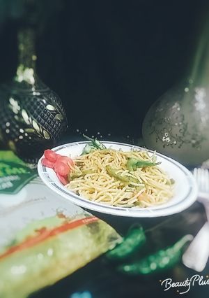 A picture of Chicken chowmein.