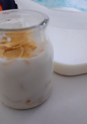 Una foto de Yogurt casero fácil 💕