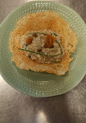 Foto di Risotto cacio e pere su cialda di parmigiano