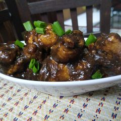 A picture of Smokey dates chicken.