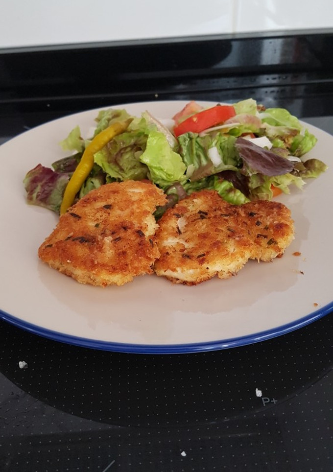 Una foto de Pollo rebozado con panko y cebollino