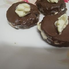 A picture of Oreo chocolate ice-cream sandwich.