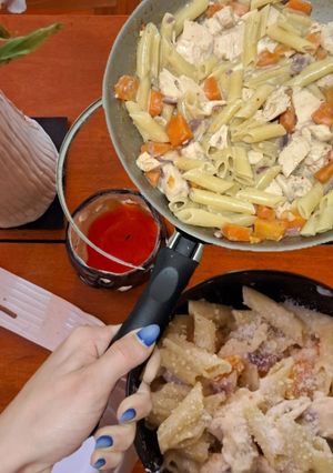 Una foto de Fideos con verduras y pollo