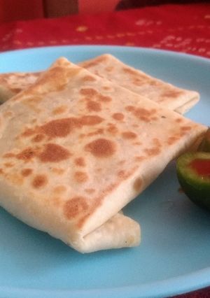 A picture of Mughlai chicken paratha.