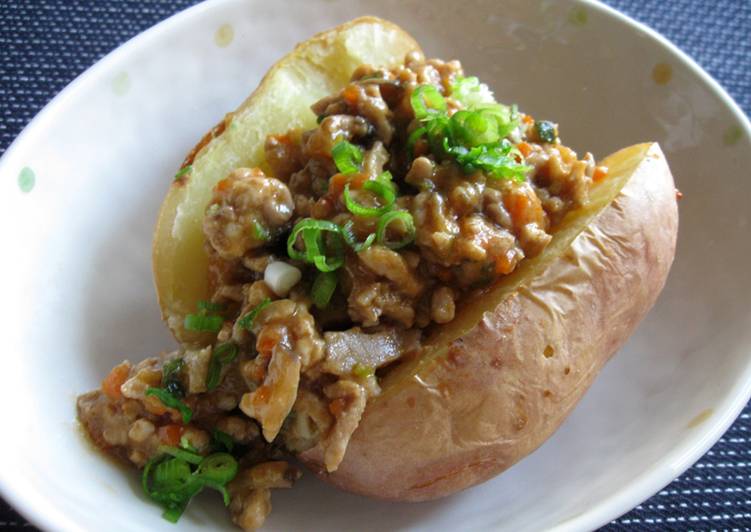 Recipe: Yummy Jacket Potato With Spicy Miso Pork