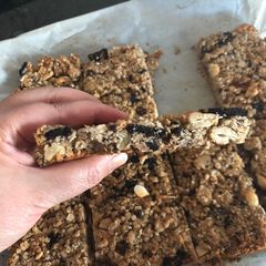 A picture of Oatmeal’s granola bars.