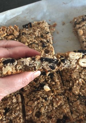 A picture of Oatmeal’s granola bars.