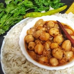 A picture of Chole curry.