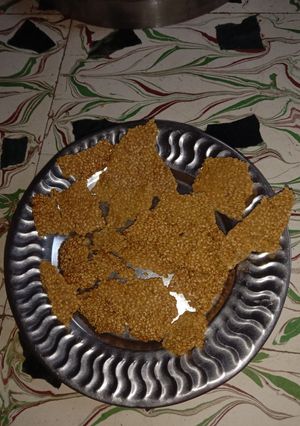 તલ ની ચિક્કી(Tal Chikki Recipe in Gujarati) રેસીપી મુખ્ય ફોટો