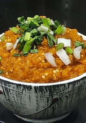 રીંગણ નું ભરથું (Ringan Bhartu Recipe In Gujarati) રેસીપી મુખ્ય ફોટો