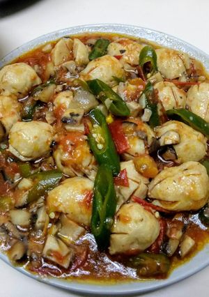 Hình của món Thịt viên sốt chua ngọt.