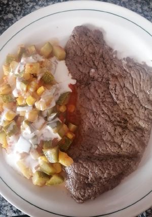 Una foto de Calabacitas con elote