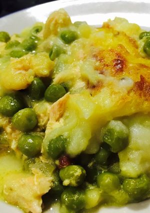 A picture of Salmon and shrimp pie.