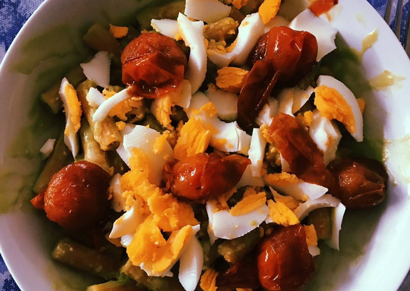 Pasta de lentejas rojas con salsa de aguacate