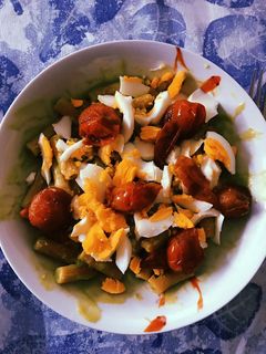 Una foto de Pasta de lentejas rojas con salsa de aguacate