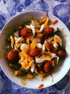 Una foto de Pasta de lentejas rojas con salsa de aguacate