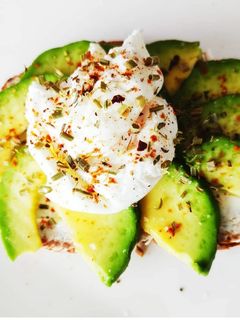 Une photo de Avocado toast/toast à l'avocat