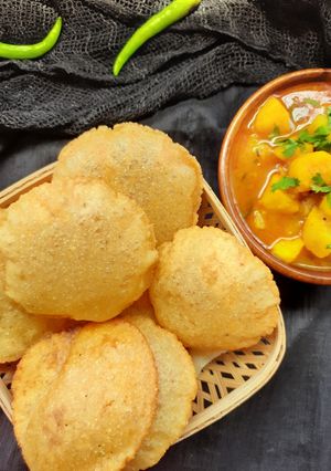 मूंग दाल बेड़मी पूरी (Moong dal bedmi puri recipe in Hindi) रेसिपी मुख्य फोटो