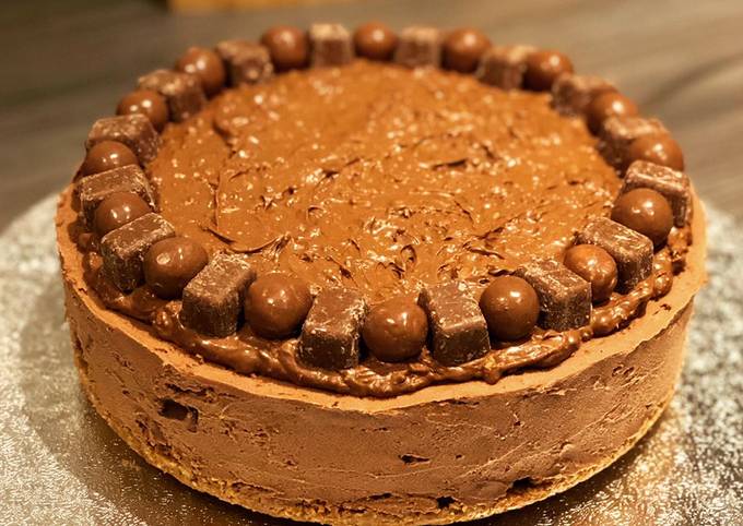 Step-by-Step Guide to Prepare Quick Malteaser &amp; Wispa no-bake Cheesecake