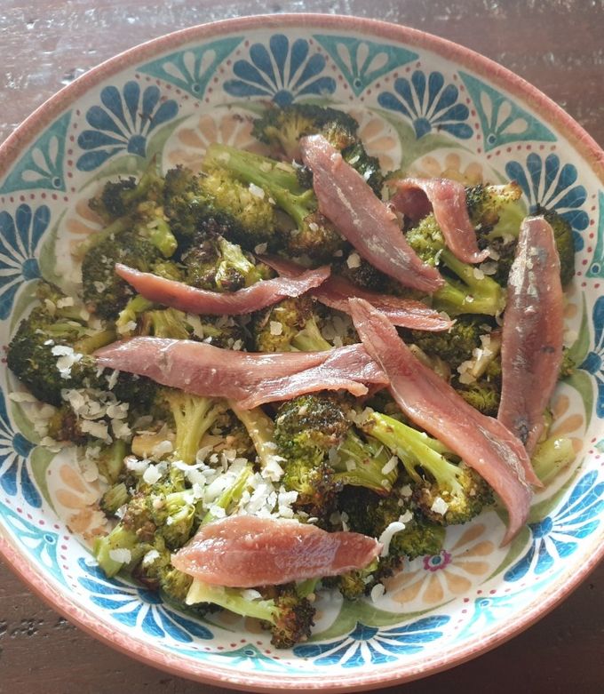 Foto principal de Brócoli al horno con anchoas y parmesano