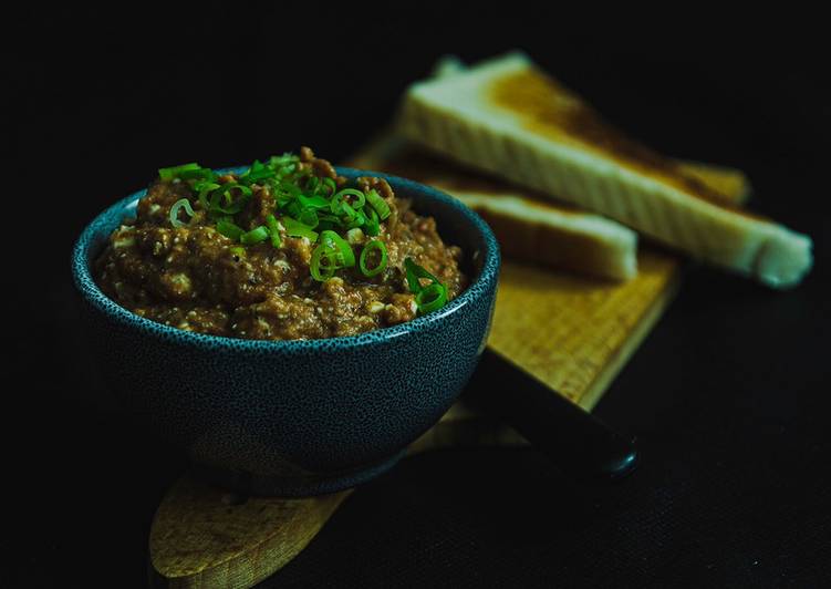 How to Make Perfect Bolognese-Feta Aubere cream on Toast
