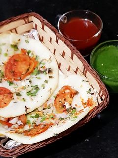 बचे हुए चावल का उत्तपम (Bache hue chawal ka uttapam recipe in Hindi) रेसिपी मुख्य फोटो