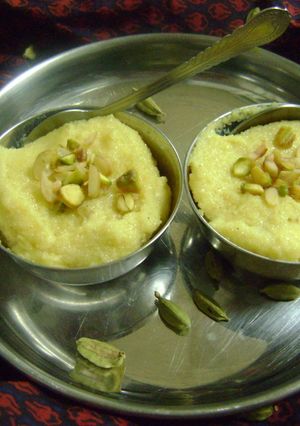 A picture of Suji and Custard Halwa.