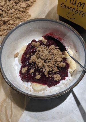 A picture of Easy plum compote.