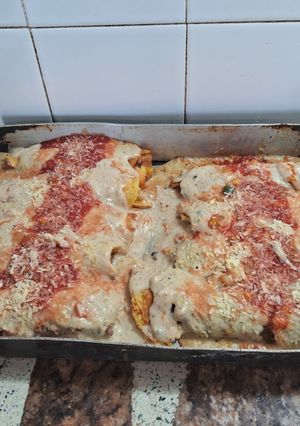 Una foto de Canelones con masa de arroz relleno cremoso de atún y choclos