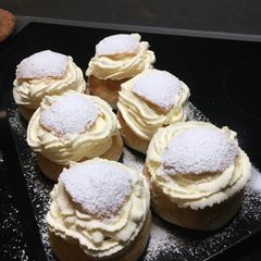 A picture of Swedish Semla.