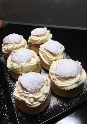 A picture of Swedish Semla.