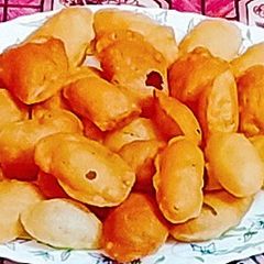 A picture of Sooji ke golgappe.