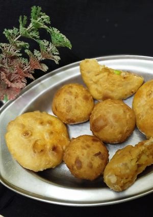 કચોરી(kachori recipe in Gujarati) રેસીપી મુખ્ય ફોટો