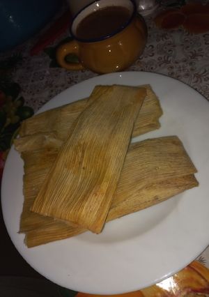 Una foto de Tamales de verde y de rajas