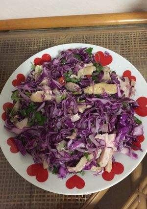 Hình của món Nộm gà cải tím.