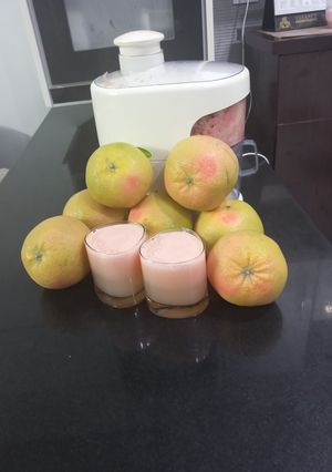A picture of Orange & grape fruit juice.