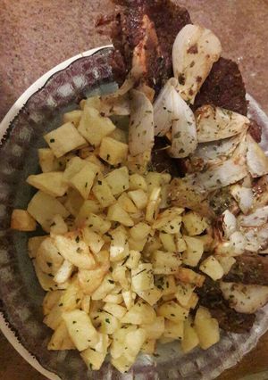 Una foto de Carne al horno con papas provenzal
