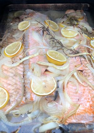 Una foto de Salmón en horno a leña