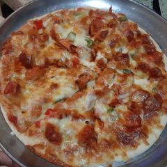 A picture of Chicken Tikka pizza.