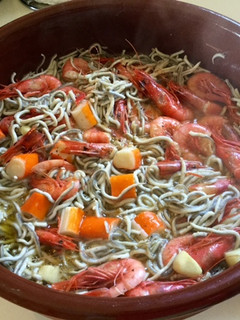 Una foto de Gambas con gulas