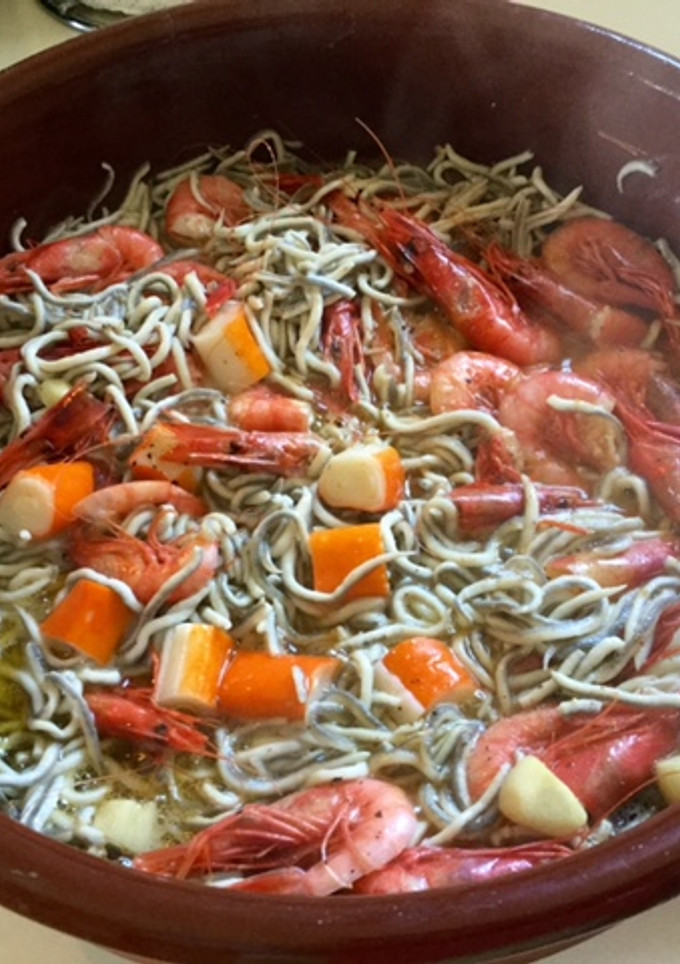 Una foto de Gambas con gulas